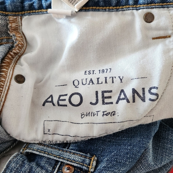 Women's American Eagle slim straight blue jeans in size 33/32 - Picture 2 of 6